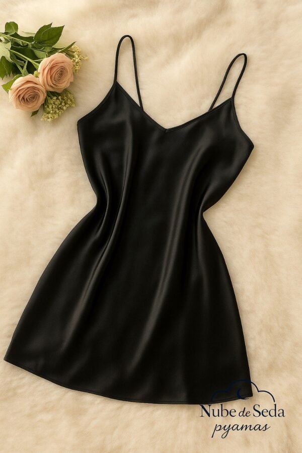 Vestido corto de satín negro