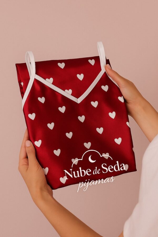 5042301892406914491 Pijama de corazones rojos en satín